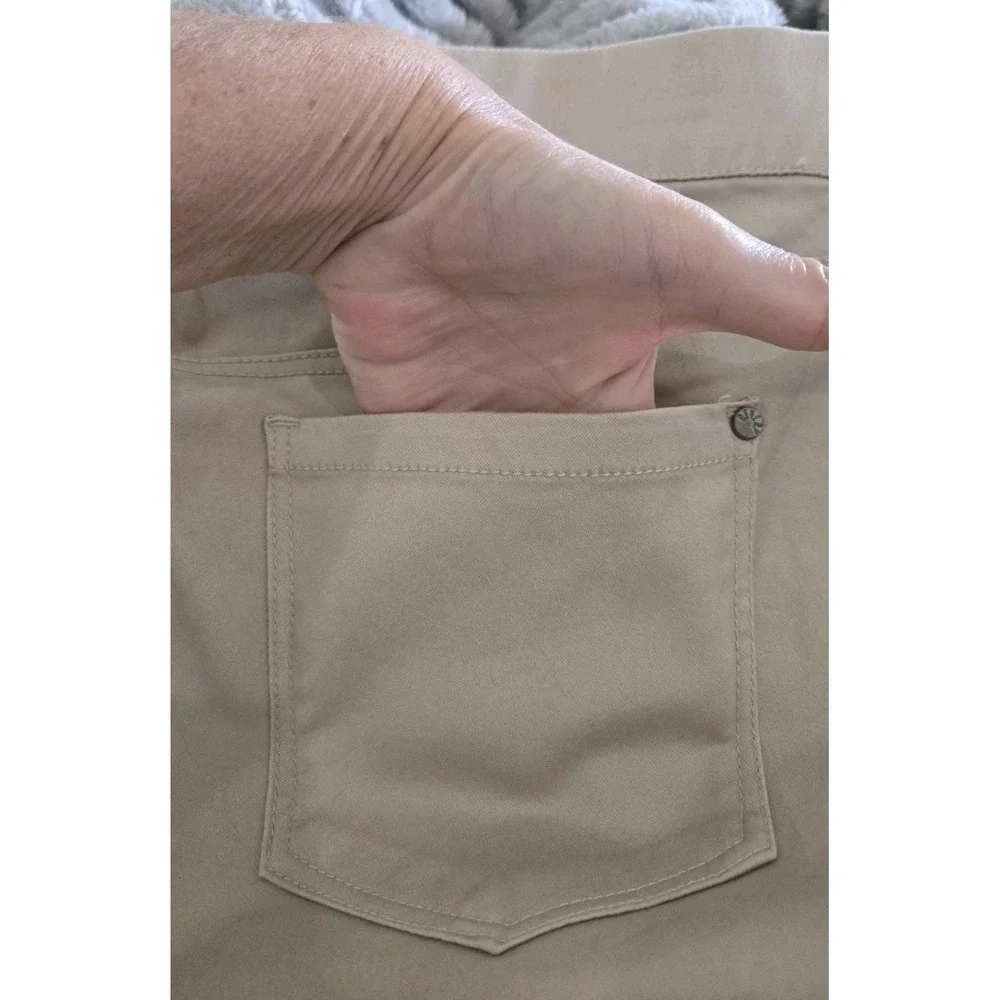Revery Shorts 2X Womens Plus Khaki‎ Walking Stretchy High Rise NWOT